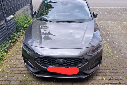 Ford Focus 9.900 km 33.790 &euro; Pulheim 50259
