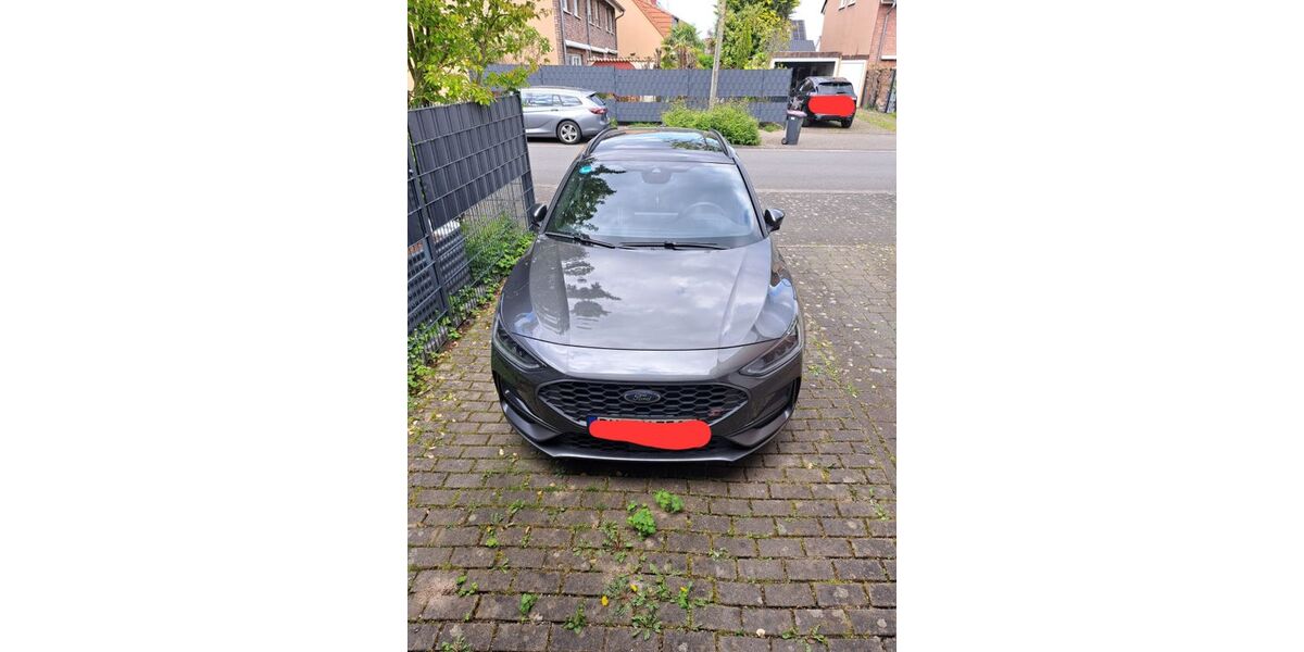 Ford Focus 9.900 km 33.790 &euro; Pulheim 50259