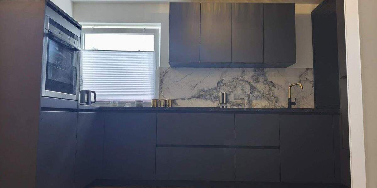 Lichtdurchflutete Wohnung mit Garage, Kamin und eigenem Garten im freistehendem Haus 3 zimmer