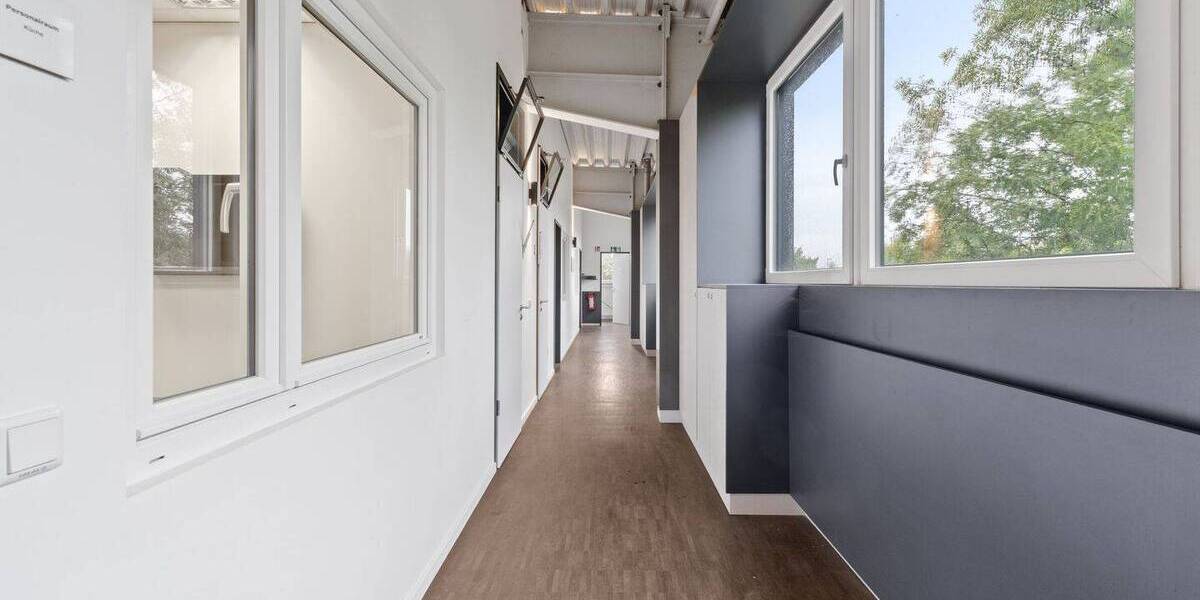 Ihr neuer Unternehmensstandort in Neuss: Moderne Gewerbehalle mit repräsentativem Bürotrakt zimmer