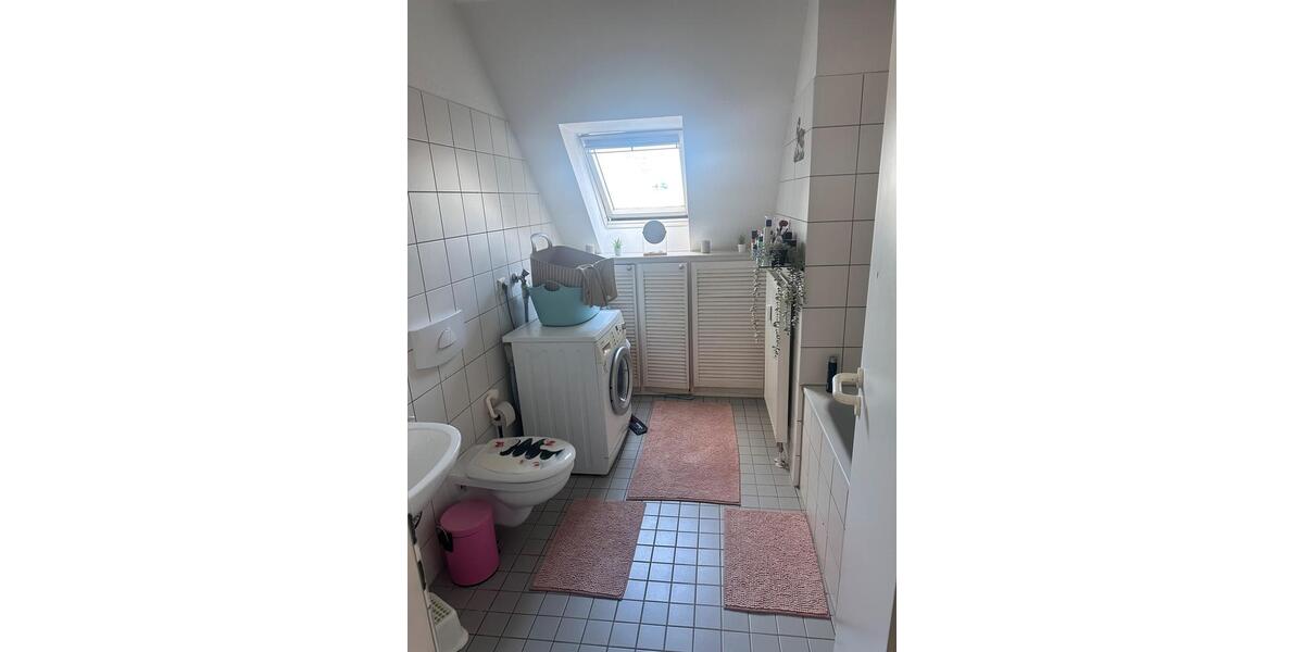 Dachgeschoßwohnung Solingen - 3 Zimmer, 88 m&sup2;, 870&euro; | Angebot:25308373