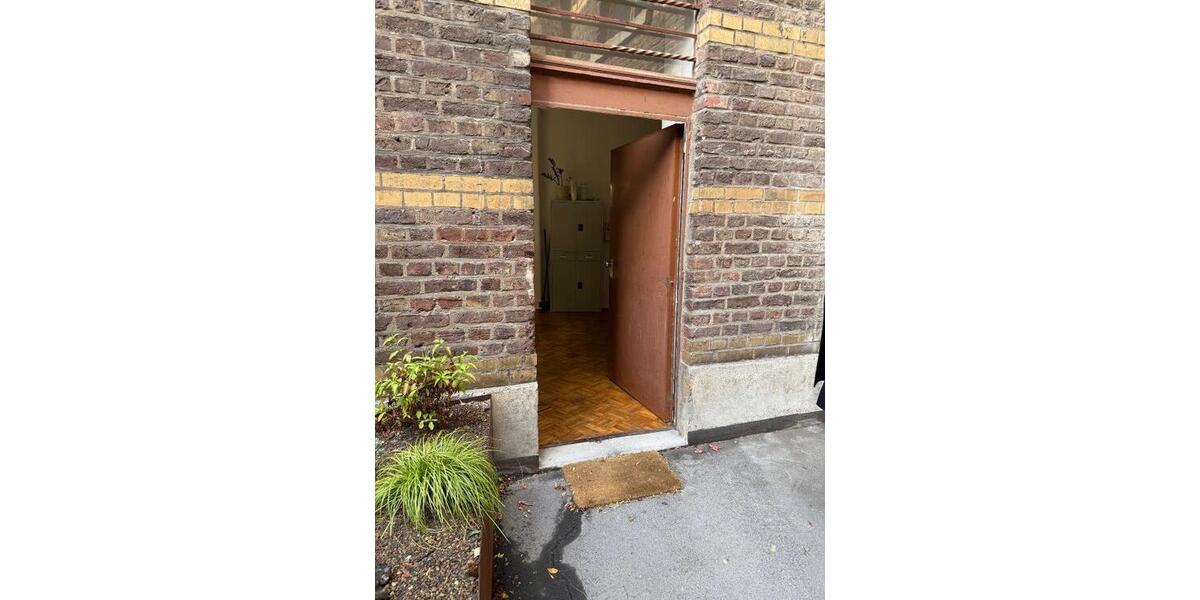 2 helle Laden-Bürofläche mit zwei Eingängen in Köln-Neustadt-Süd. Ideal für Coworking, Start-ups oder Agenturen. Ab 01.07.2026 frei, aktuell als Shared Office mit Reisebüro genutzt. - Gewerbeobjekt Köln Neustadt/Süd | Angebot:26832792