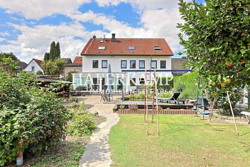 Zwei Häuser mit viel Platz und wunderschönem Garten - ideal für Mehrgenerationen 9 zimmer