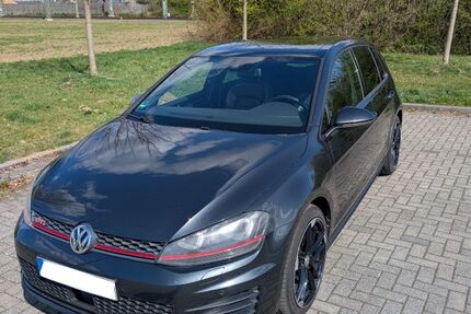 VW Golf 137.000 km 14.990 € Solingen 42651