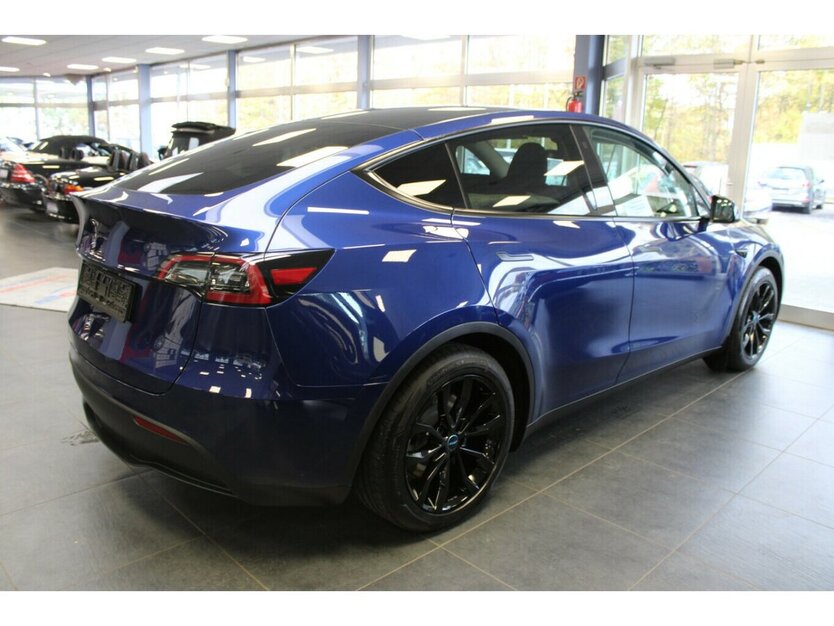 Tesla Model Y RWD 33.530 km 32.980 € Euskirchen 53881