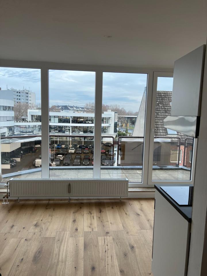 Helles Apartment im Dachgeschoss mit großem Balkon in Raderthal zimmer