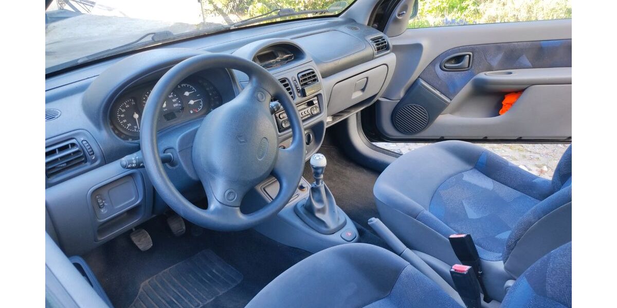 Renault Clio 122.800 km 1.275 &euro; Solingen 42657