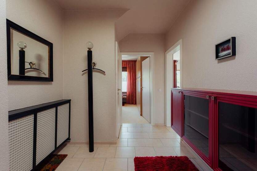 Doppelhaushälfte mit drei separaten Wohneinheiten im Grünen 7 zimmer