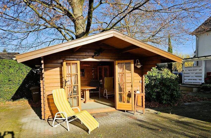 Charmantes Zweifamilienhaus mit großem Garten