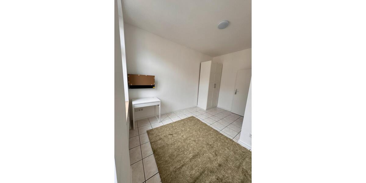 Etagenwohnung Köln Ehrenfeld - 17 Zimmer, 28 m&sup2;, 760&euro; | Angebot:26439659