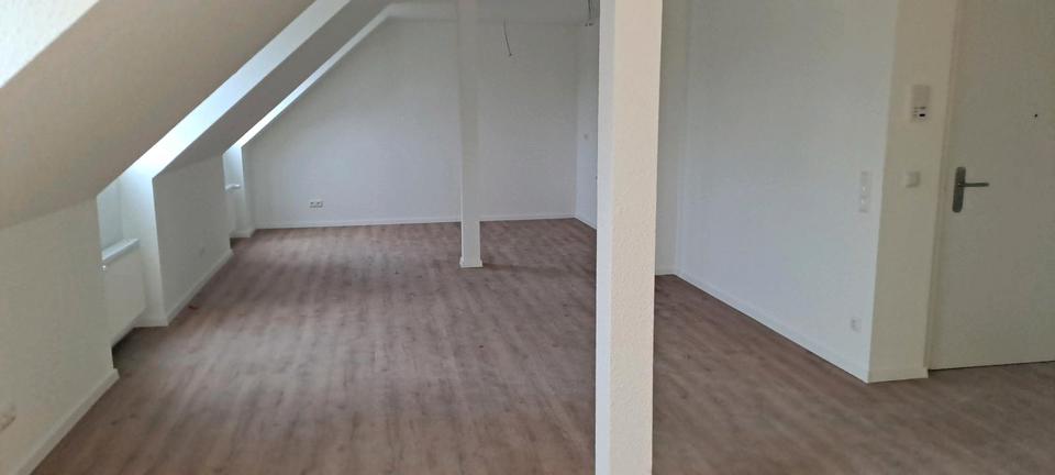 Dachgeschoßwohnung Erftstadt - 3 Zimmer, 85 m&sup2;, 1.000&euro; | Angebot:26231184