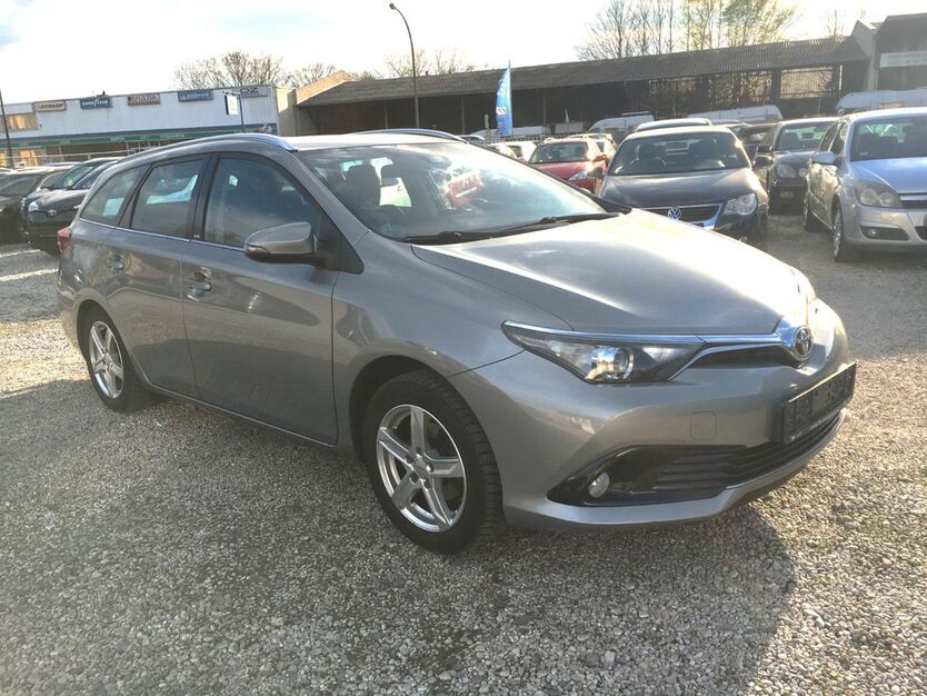 Toyota Auris 181.000 km 7.999 € Bonn 53227