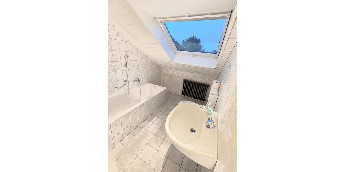 Etagenwohnung Wermelskirchen - 3 Zimmer, 80 m&sup2;, 900&euro; | Angebot:27598686