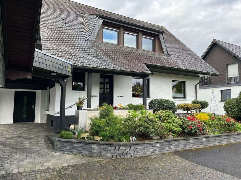Haus zum Mieten in Overath 2.950 € 240 m²