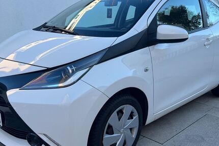 Toyota Aygo (X) 74.900 km 6.900 &euro; Troisdorf (Nähe Köln/Bonn) 53844