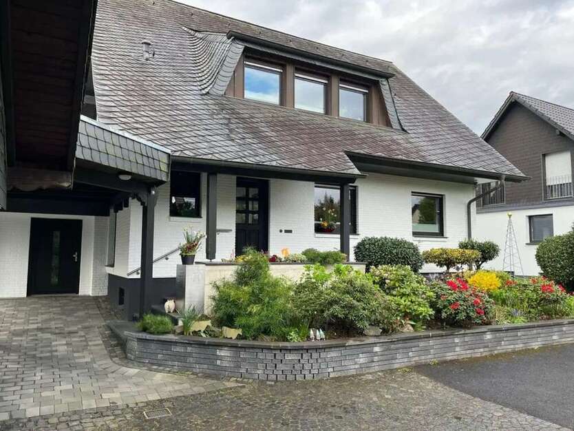 Haus zum Mieten in Overath 2.950 € 240 m²