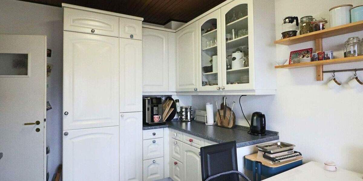 ***** 3-Familienhaus + zusätzlicher Bebauungsmöglichkeit - Erschließung aus Sackgasse***** 9 zimmer