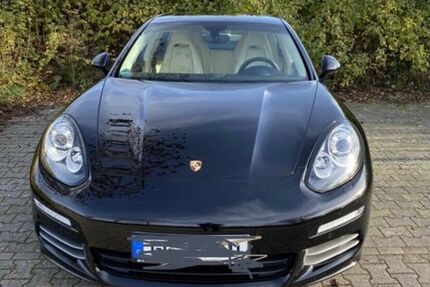 Porsche Panamera 66.200 km 35.900 € Niederkassel 53859