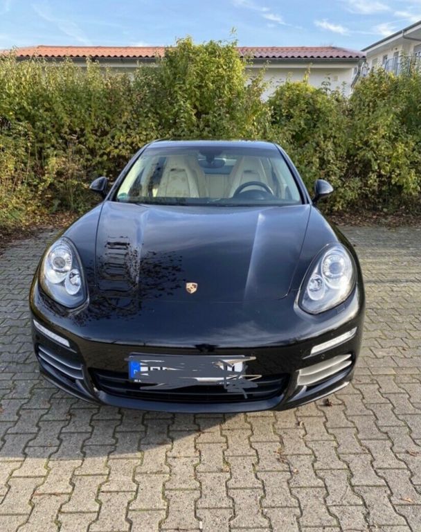 Porsche Panamera 66.200 km 35.900 € Niederkassel 53859