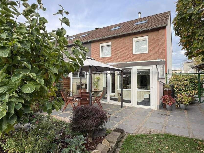 Familienfreundliches Reiheneckhaus in Leverkusen-Rheindorf 5 zimmer