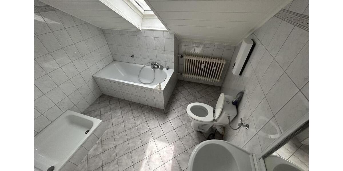 Schöne DG Wohnung im Herzen von Langenfeld 2 zimmer