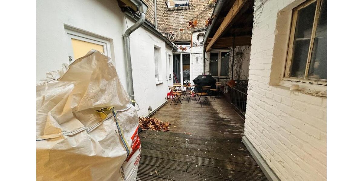 Kernsanierte, teilmöblierte 4-Zimmer-WG in zentraler, gut angebundener Lage in Köln-Ehrenfeld! 4 zimmer