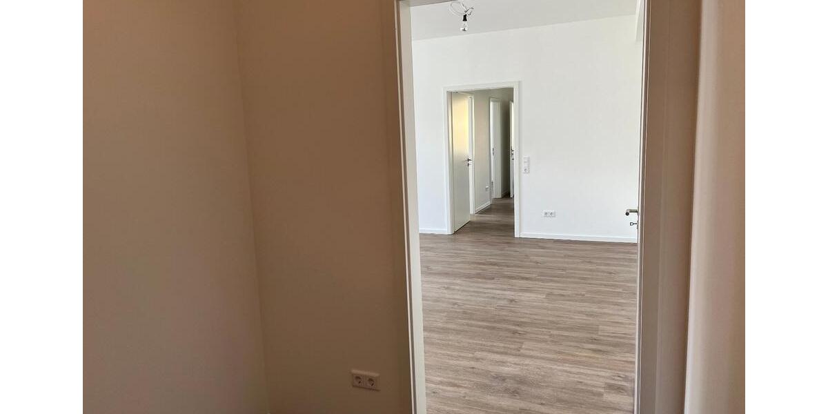 Etagenwohnung Wermelskirchen - 3 Zimmer, 90 m&sup2;, 1.300&euro; | Angebot:27605582