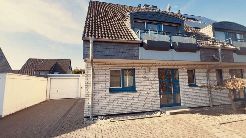 Haus zum Kaufen in Langenfeld (Rheinland) 689.000 € 249 m² 8 zimmer