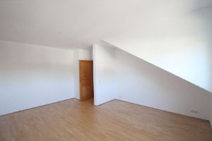 Im Herzen von Pützchen - Große 3-Zimmer-Wohnung mit Sonnenbalkon - Dachgeschoßwohnung Bonn Gielgen | Angebot:26289350