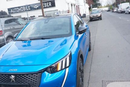 Peugeot 208 104.000 km 11.999 &euro; Köln 51143