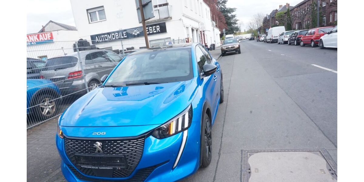 Peugeot 208 104.000 km 11.999 &euro; Köln 51143