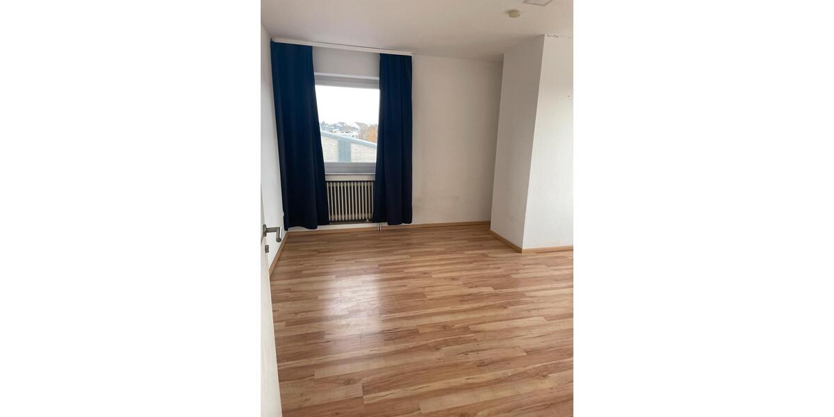 Etagenwohnung Siegburg - 4 Zimmer, 170 m&sup2;, 1.500&euro; | Angebot:25171907
