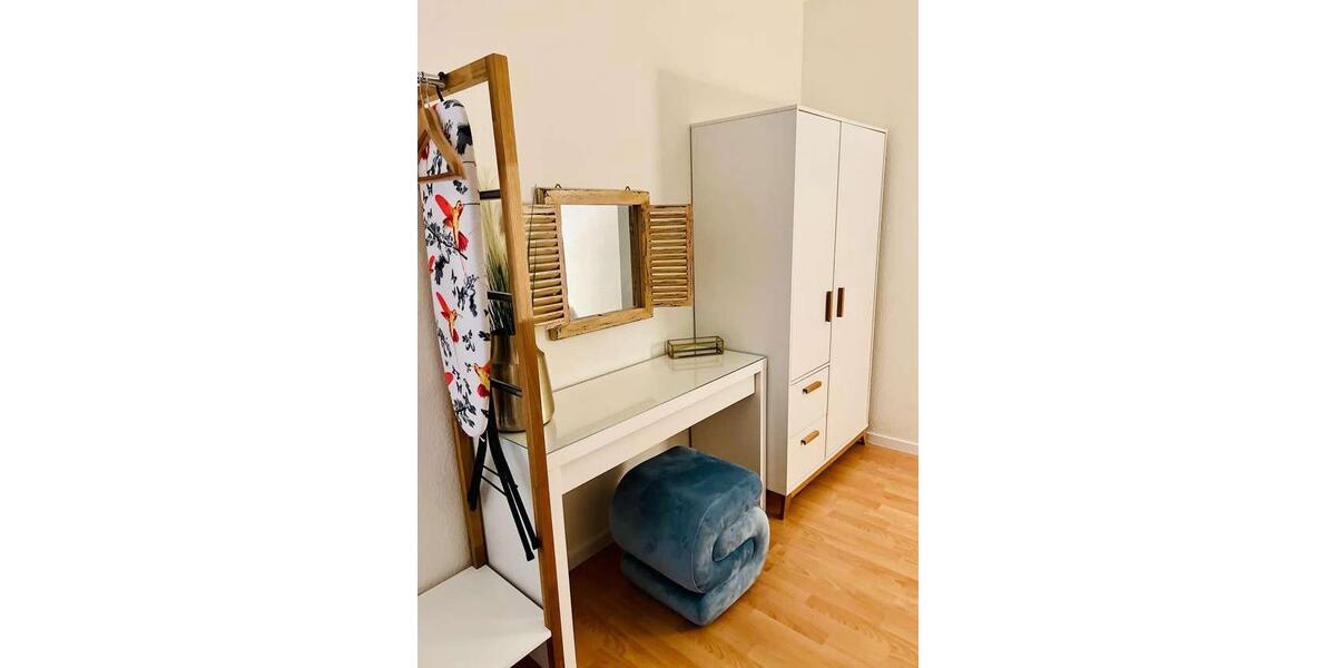 Hochwertig möbliertes 1-Zimmer-Apartment, großer Südbalkon 1 zimmer