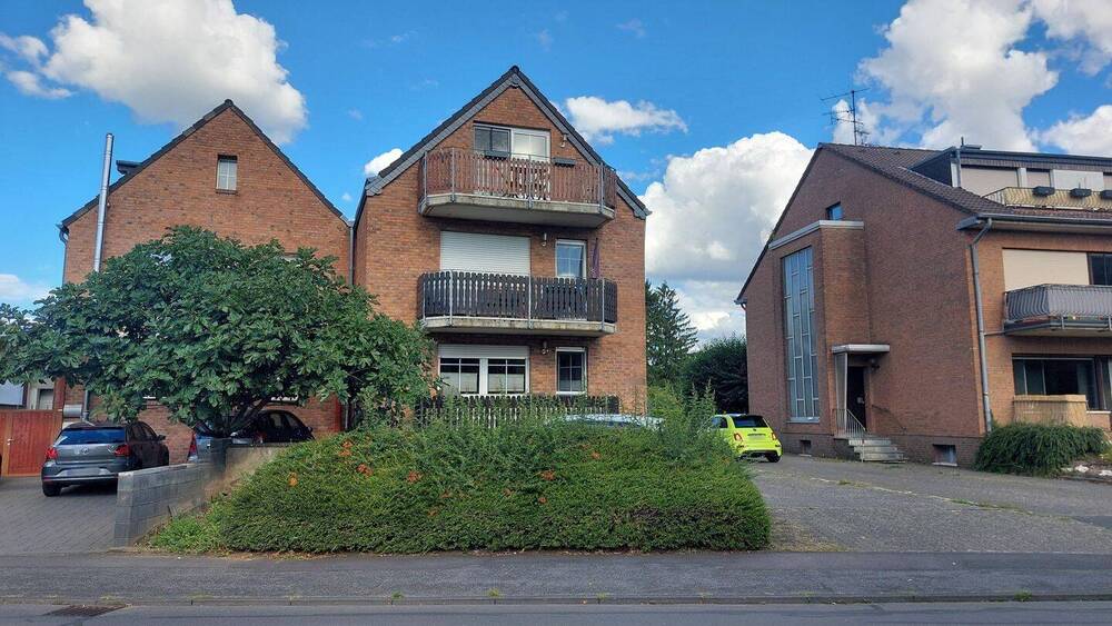 *** Charmante Dachgeschosswohnung in ruhiger Lage - mit Balkon und Carport *** 2 zimmer