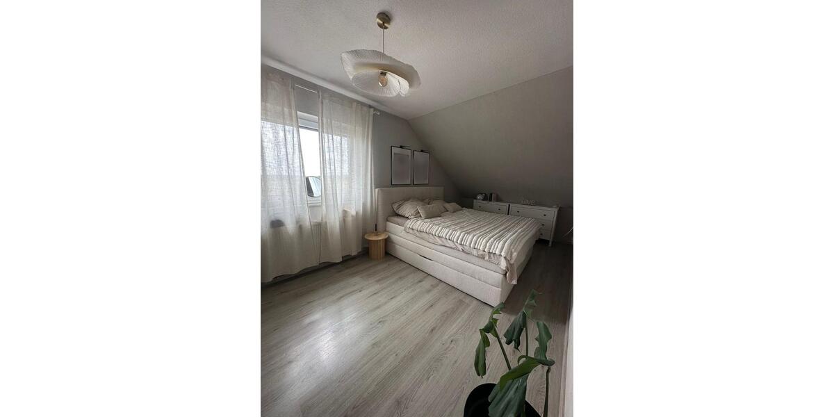 Dachgeschoßwohnung Bedburg - 3 Zimmer, 82 m&sup2;, 730&euro; | Angebot:26265906
