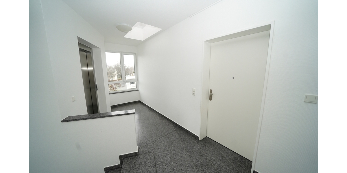 Hier lässt sichs leben! - Traumhafte 4-Zimmer-Wohnung mit 2 Bädern und einer sonnigen Dachterrasse 4 zimmer