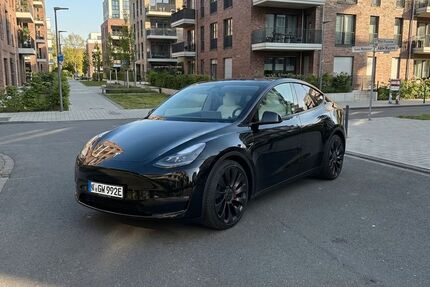 Tesla Model Y 21.000 km 39.900 &euro; Köln 50676