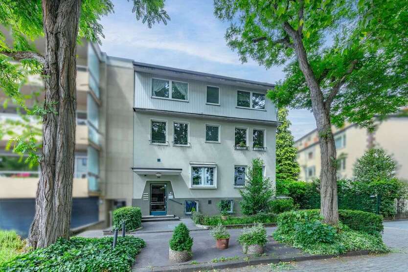 Haus zum Kaufen in Köln 1.900.000 € 323 m²