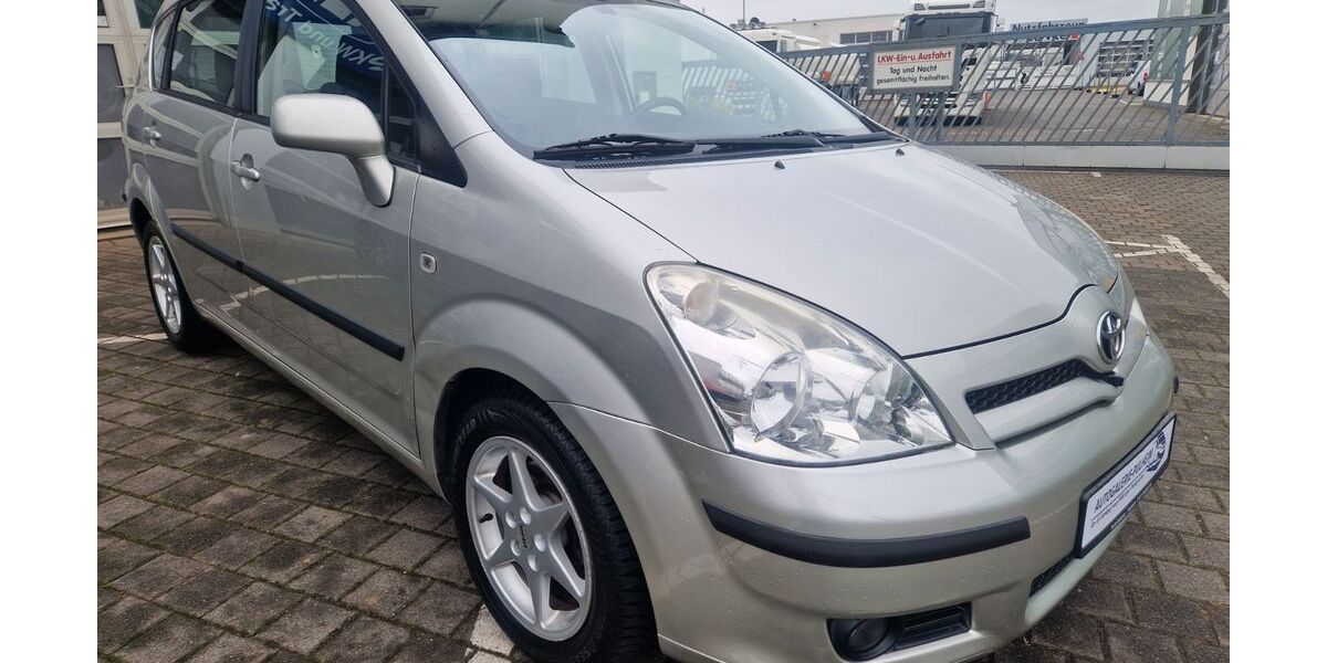 Toyota Corolla Verso 105.000 km 6.950 € Pulheim 50259