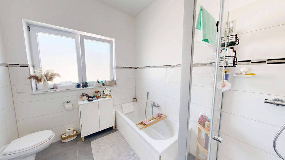 Top-Investment! Junges, energieeffizientes 6-Familienhaus mit 5 Garagen! (MB 4814)