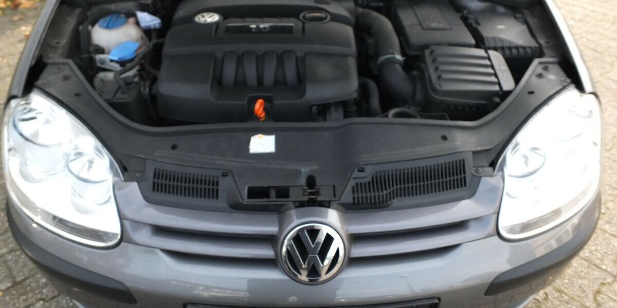 VW Golf TRENDLINE KLIMAAUTOMATIK 5-TÜRIG 132.115 km 4.904 € Köln 50858