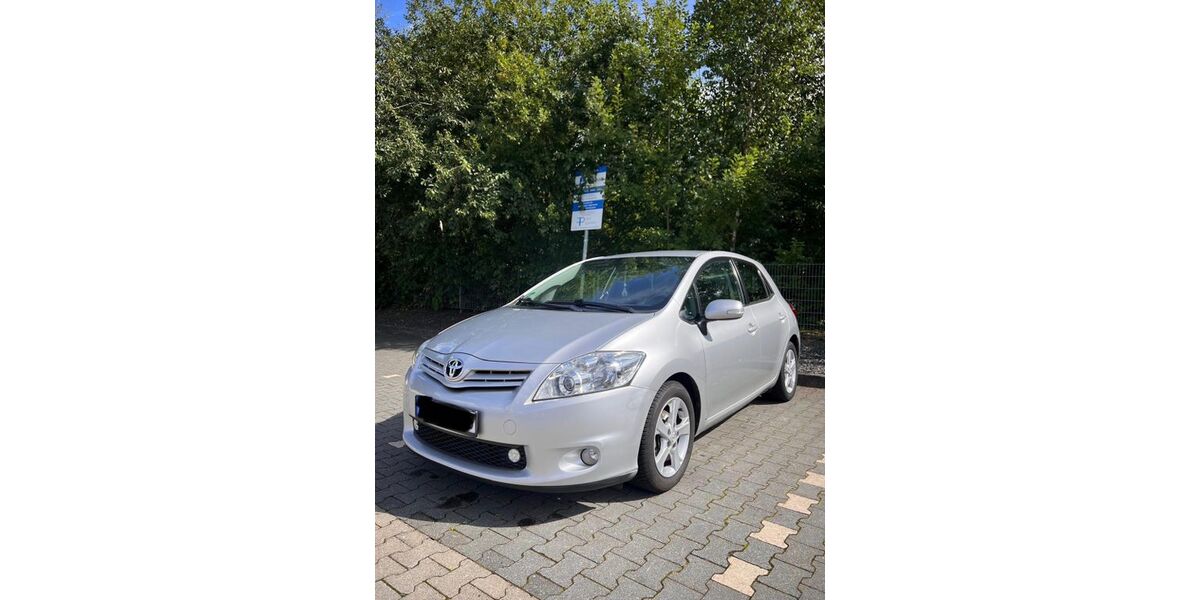 Toyota Auris 147.000 km 7.100 &euro; Köln 50858