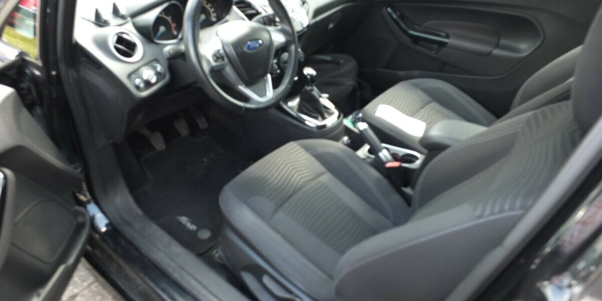 Ford Fiesta Titanium 118.745 km 5.704 &euro; Köln 50858