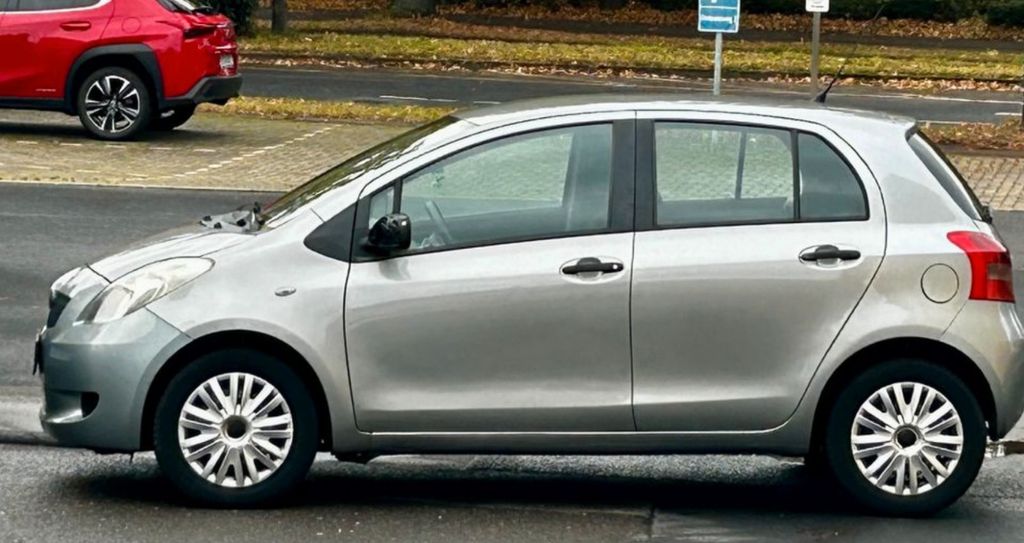 Toyota Yaris 195.000 km 2.390 € Köln 50765