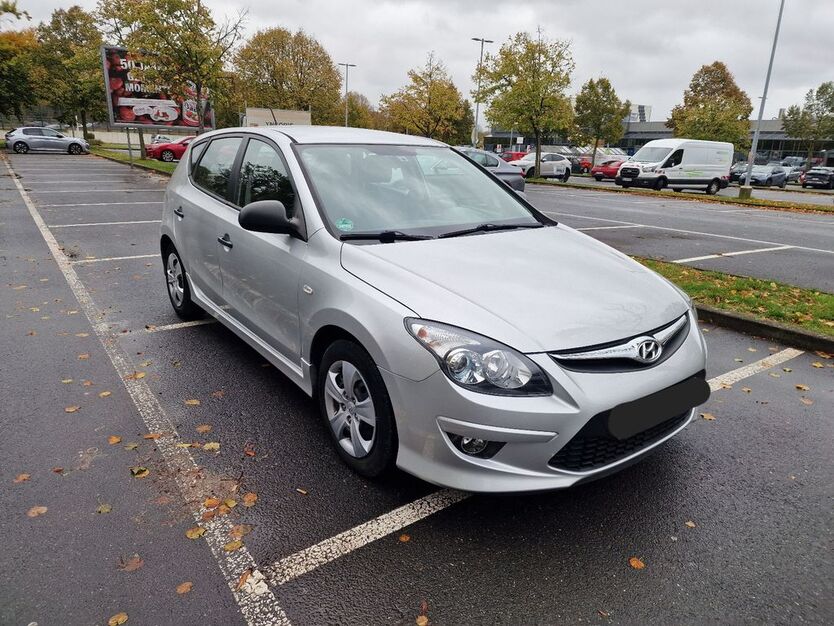 Hyundai i30 121.000 km 3.850 € Köln 51107