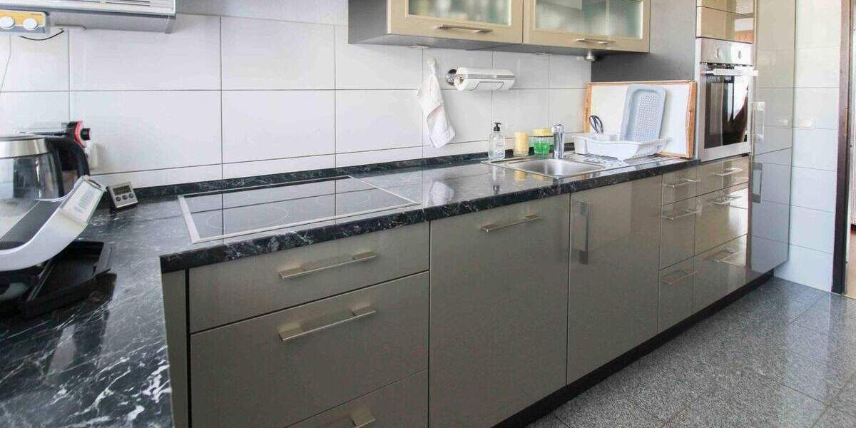 Charmante Barrierefreie 3-Zimmer-Wohnung mit zwei Balkonen und Tiefgaragenstellplatz in Köln-Weiden 3 zimmer