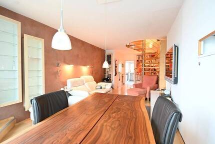 Sonnenverwöhnte, modernisierte MaisonetteWohnung * Terrasse * Gäste-WC * Garage * ca. 85m²