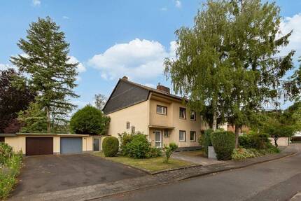 Charmante Doppelhaushälfte mit großem Garten und Gestaltungspotenzial in Köln-Merheim