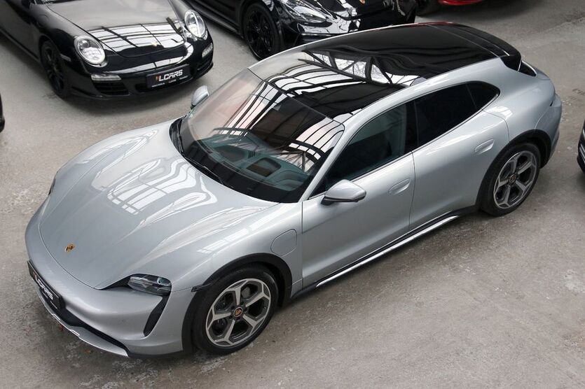 Porsche Taycan 37.661 km 60.990 € Düsseldorf 40237