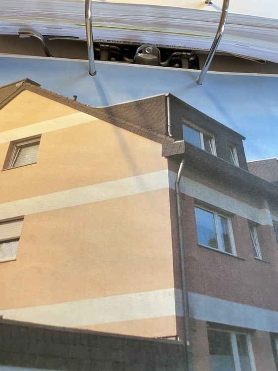 sehr großzügige 4-Zimmerwohnung in Dreifamilienhaus in Zons